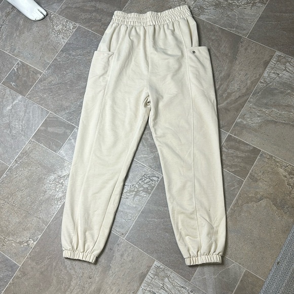 Roxy next set women’s sweatpants, tapioca colour size med NWOT - Picture 3 of 13